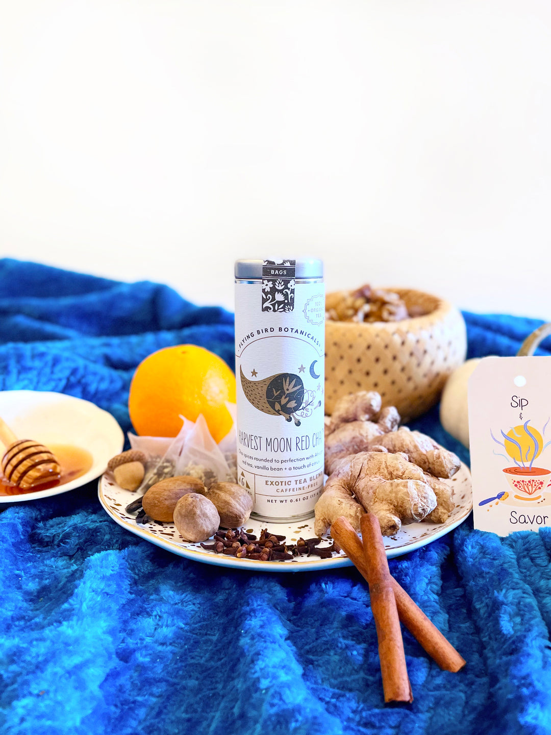 "Harvest Moon Red Chai" Tea Time Tin: 6 Eco-Bags of Organic Tea (Vanilla + Citrus, Caffeine-Free)